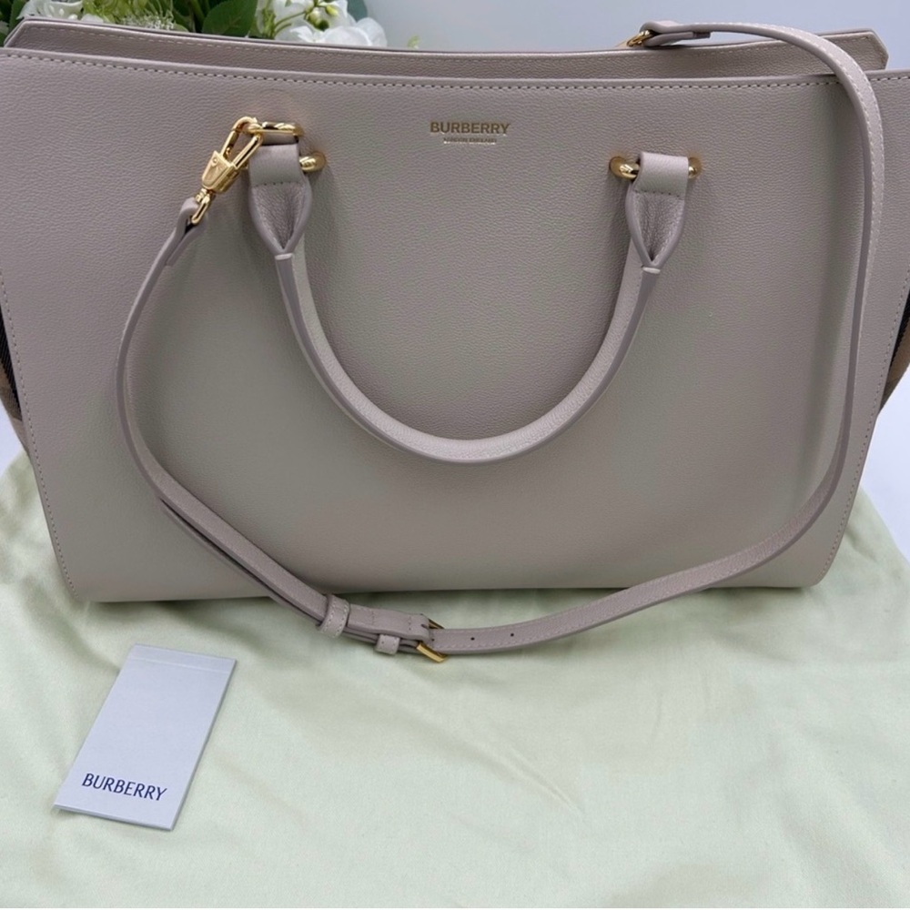 Women's Burberry large banwell canvas and leather satchel/shoulder bag NWT - Picture 3 of 16